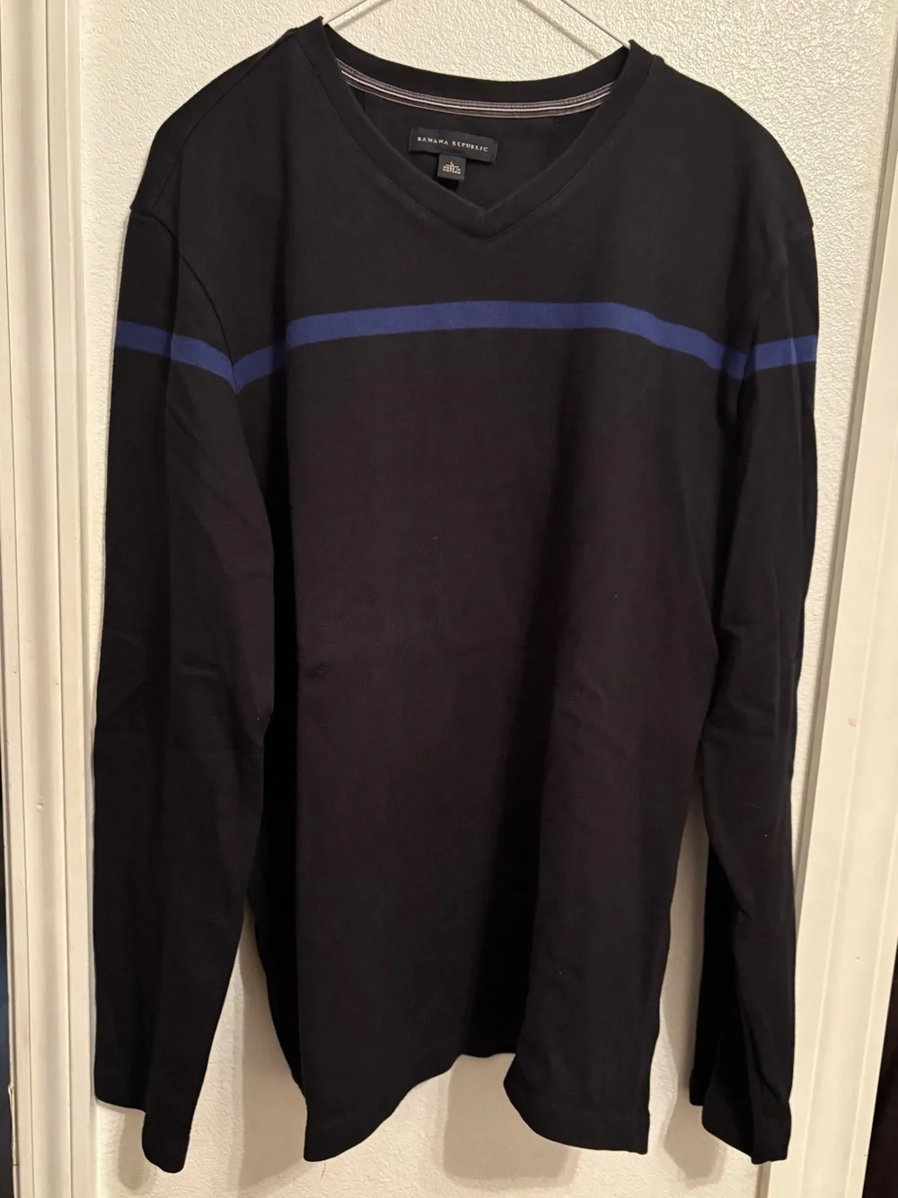 Banana Republic Black Long Sleeve V-Neck lightweight sweater L